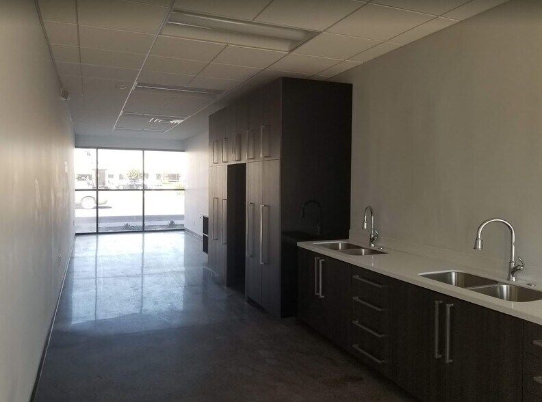 More Photos Of 2411 W Northern Ave, Phoenix Office For Lease