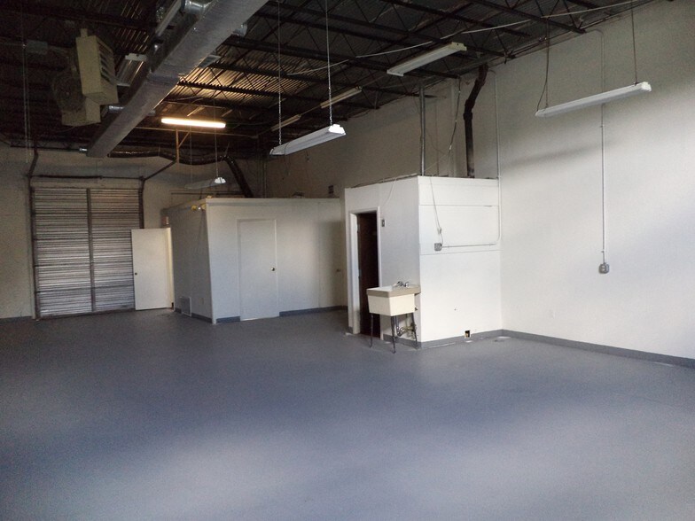 More Photos Of 4526-4572 Beech Rd, Temple Hills Warehouse For Lease