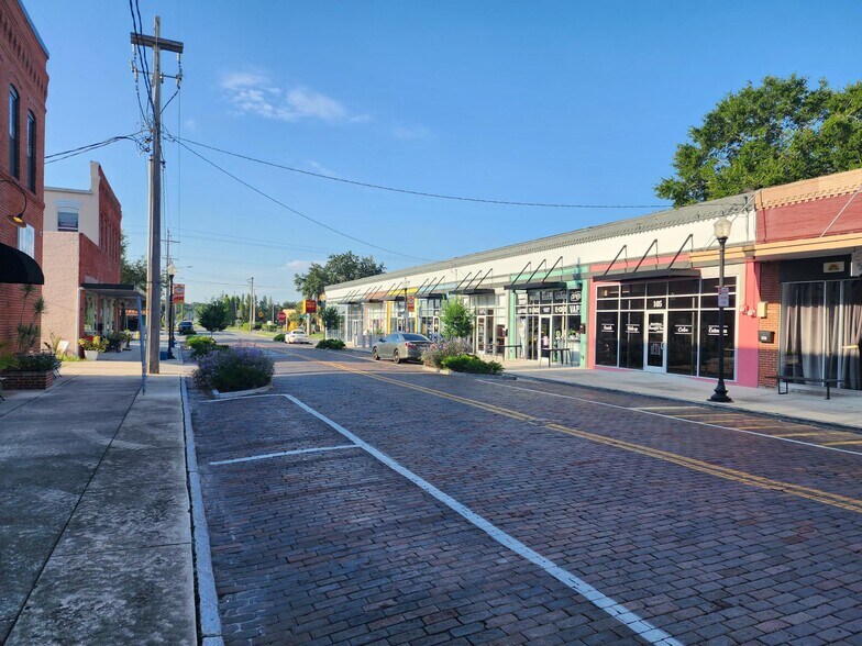 More Photos Of 105-115 S Evers St, Plant City Storefront For Lease