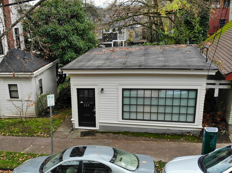 More Photos Of 2386 NW Hoyt St, Portland Loft Creative Space For Lease