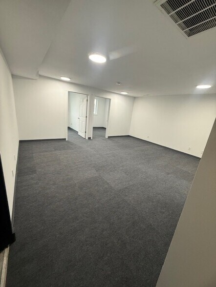 More Photos Of 7817 Pacific Ave, Tacoma Office For Sale