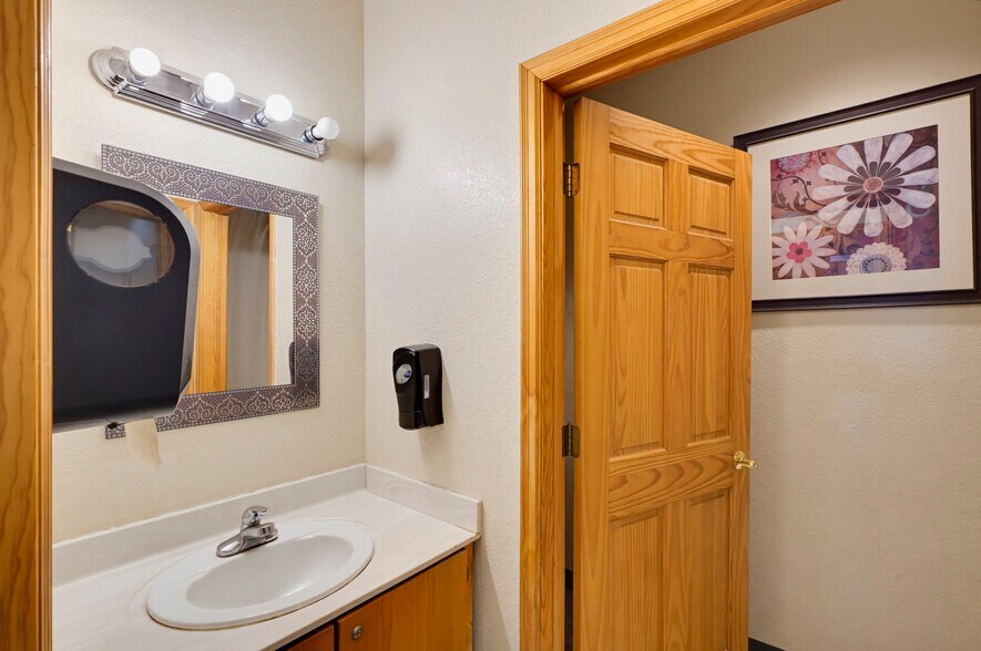 More Photos Of 158 Museum Dr, Hill City Restaurant For Sale