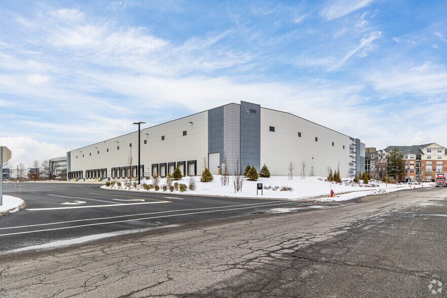 More Photos Of 1290 Wall St W, Lyndhurst Distribution For Lease