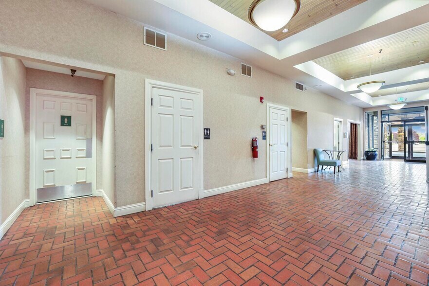 More Photos Of 1351 Blue Lakes N Blvd, Twin Falls Storefront Retail Office For Lease
