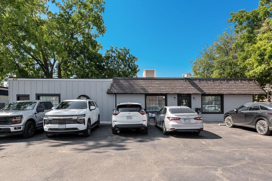 Primary Photo Of 407 W Main St, Waxahachie Freestanding For Sale