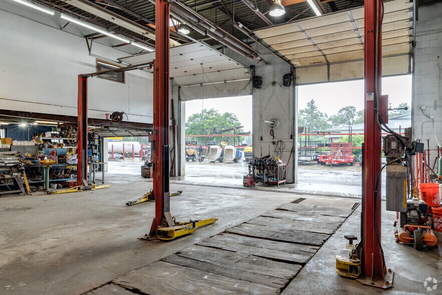 More Photos Of 49260 Van Dyke Ave, Shelby Township Warehouse For Sale