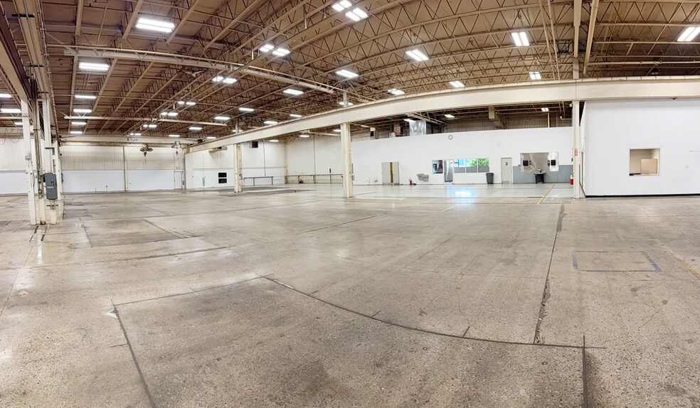 More Photos Of 4327 Airlane Dr SE, Grand Rapids Manufacturing For Sale