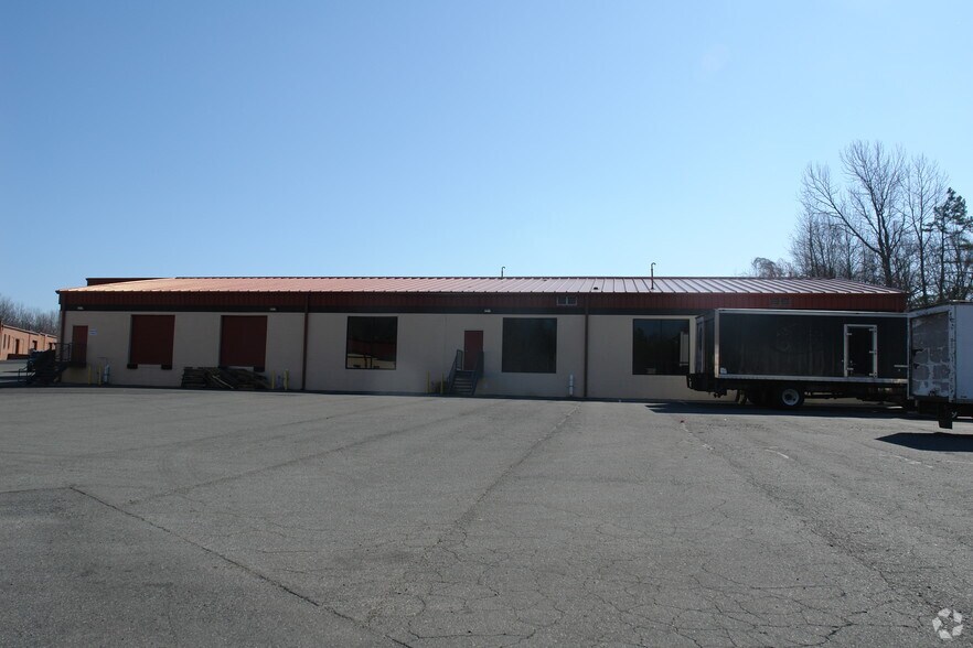 More Photos Of 6646 E WT Harris Blvd, Charlotte Light Distribution For Lease