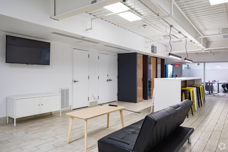 More Photos Of 3 Grace Ave, Great Neck Office For Lease