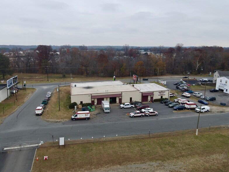 More Photos Of 1901 Dixon St, Fredericksburg Flex For Lease