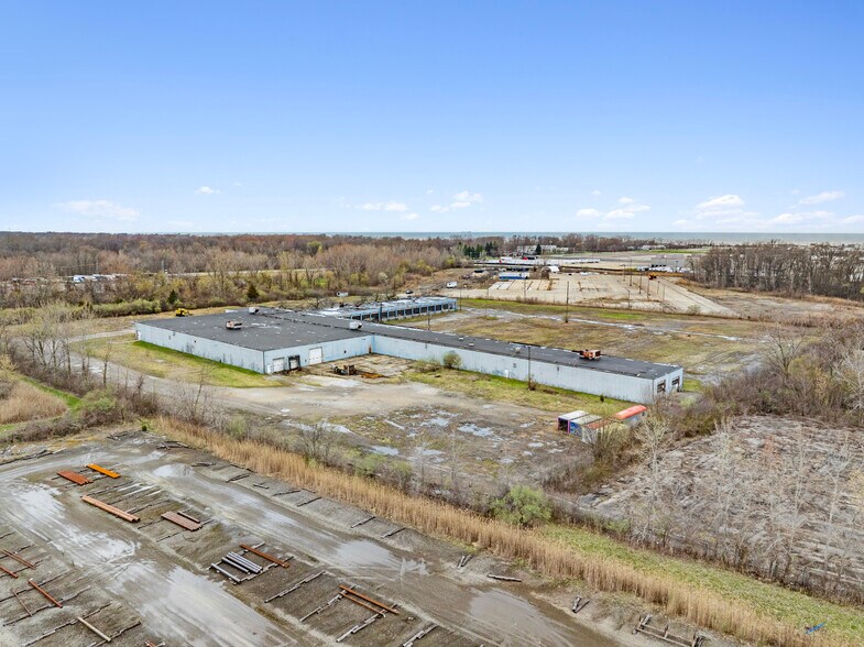 More Photos Of 7451 Terminal Dr, Lorain Truck Terminal For Sale