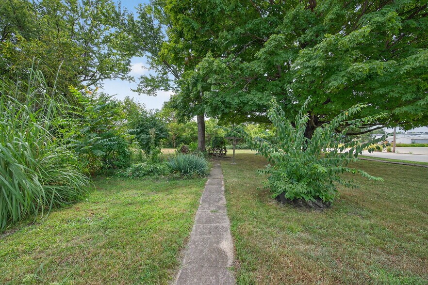 More Photos Of 222 W Saint Louis St, Pacific Office For Sale