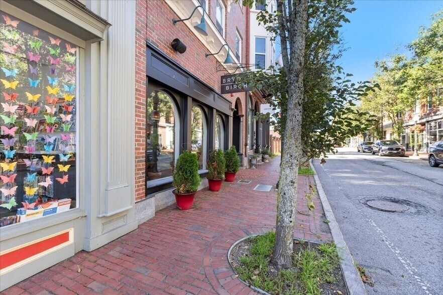 More Photos Of 48 Main St, Amesbury Storefront For Lease