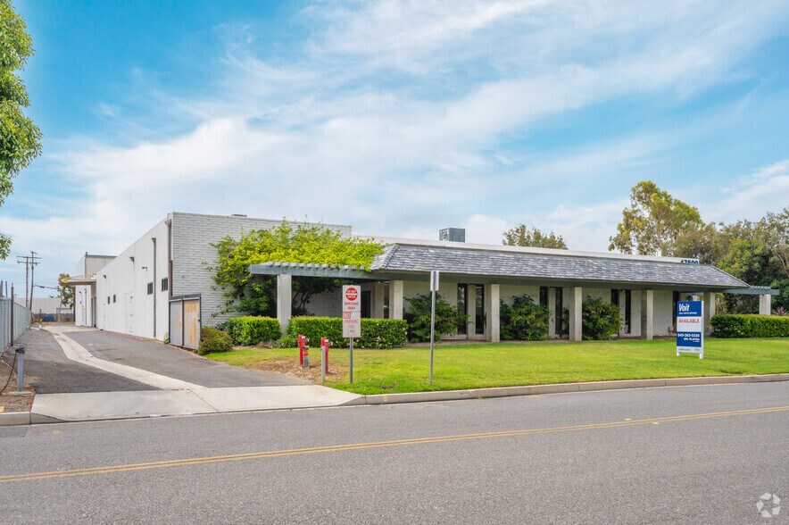 Primary Photo Of 17500 Gillette Ave, Irvine Manufacturing For Lease