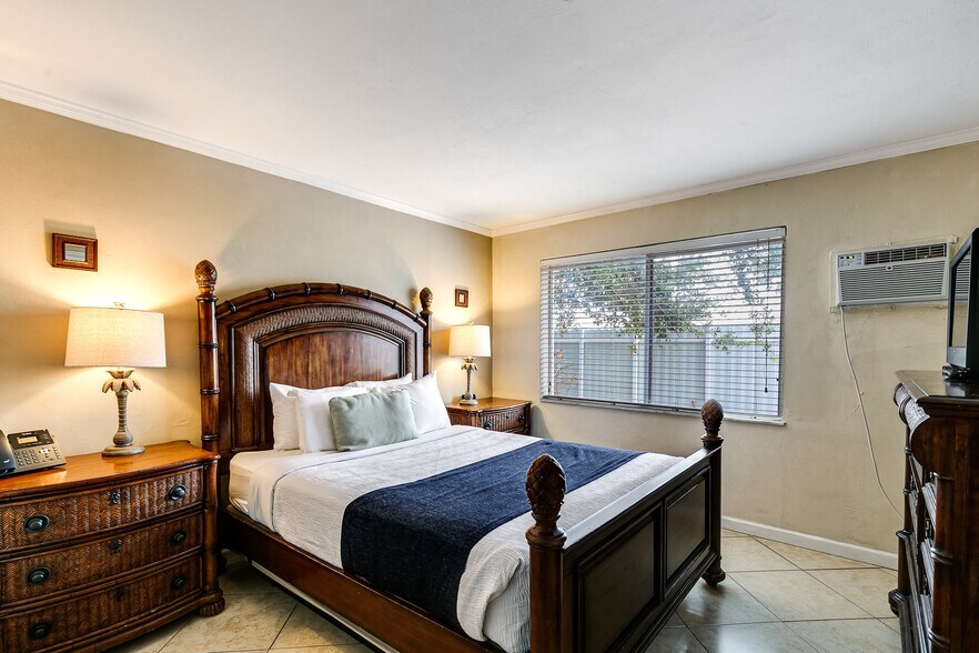 More Photos Of 2648 NE 32nd St, Fort Lauderdale Hotel For Sale