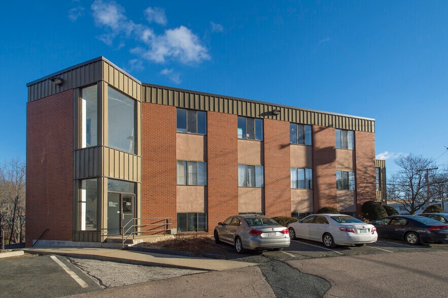 More Photos Of 21 Highland Cir, Needham Office For Lease