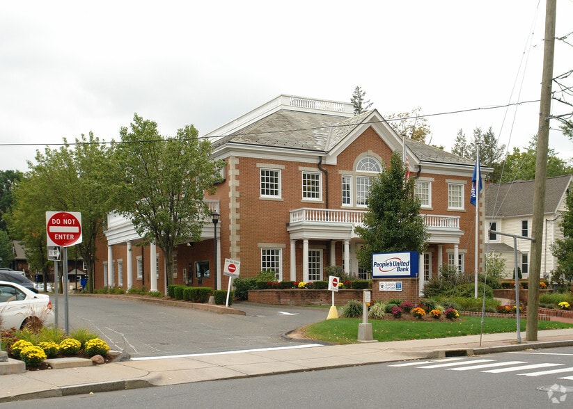 Primary Photo Of 1013 Farmington Ave, West Hartford Bank For Lease