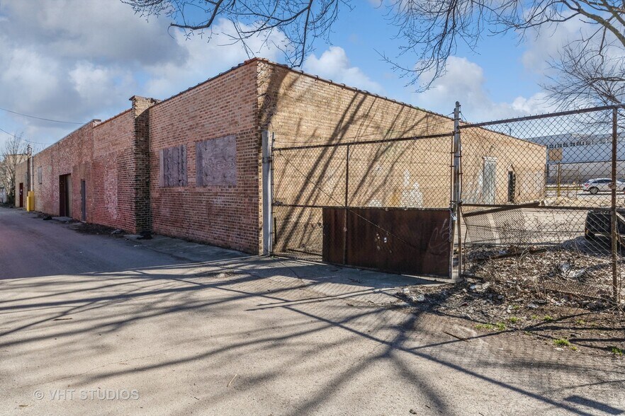 More Photos Of 4040 W Ogden Ave, Chicago Manufacturing For Lease