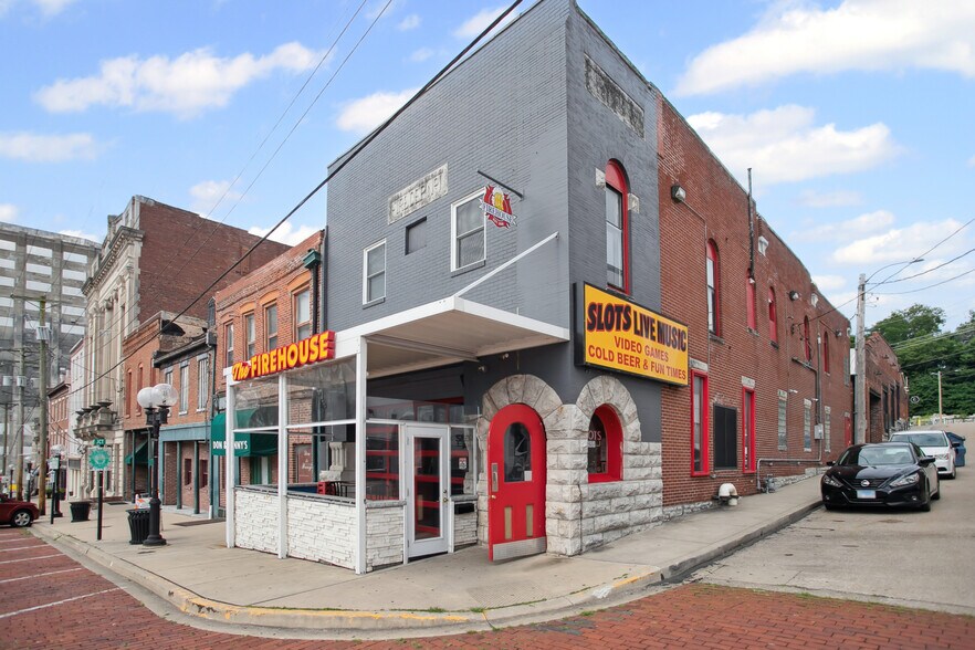 More Photos Of 314 State St, Alton Restaurant For Sale