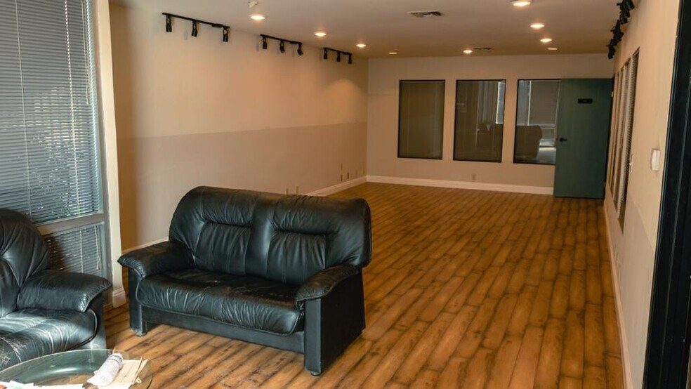 More Photos Of 189 Gentry St, Pomona Warehouse For Lease