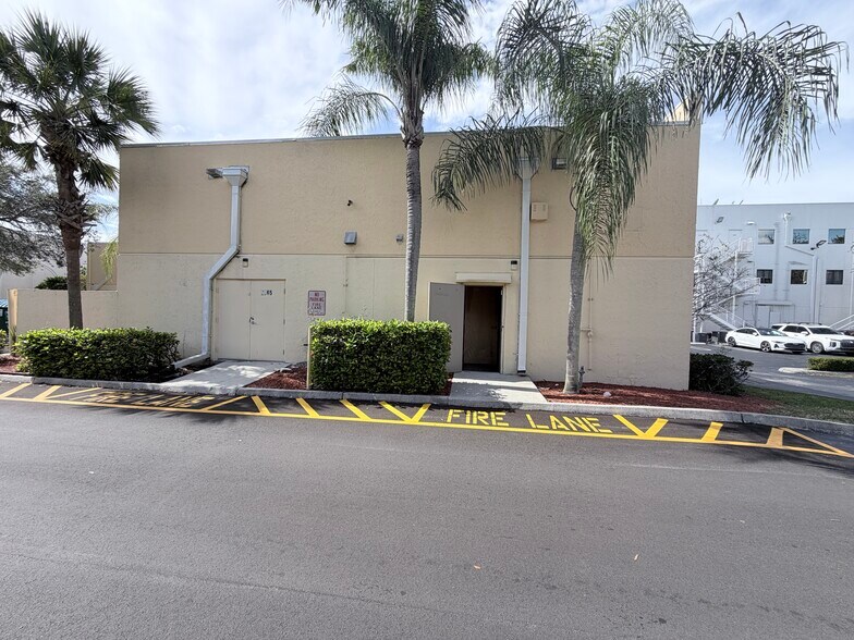 More Photos Of 2359-2367 N University Dr, Coral Springs Unknown For Lease