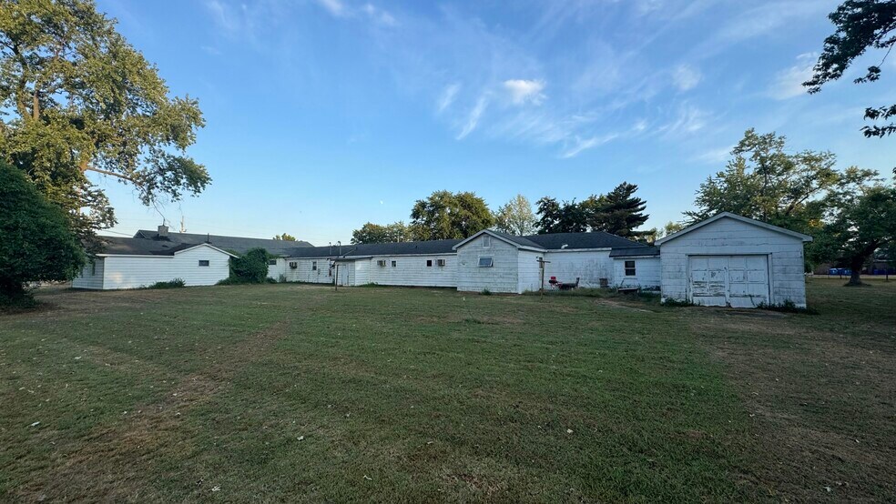 More Photos Of 1950 N Illinois Ave, Carbondale Apartments For Sale
