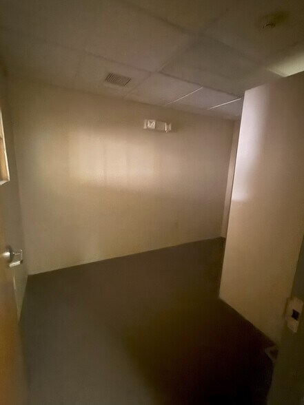 More Photos Of 304 Sandown Rd, East Hampstead Convenience Store For Lease