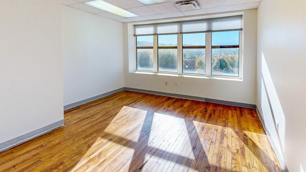 More Photos Of 124 College St, Asheville Office Residential For Sale