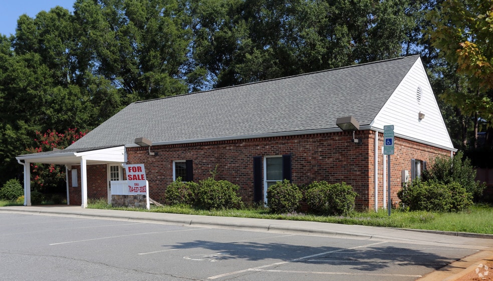 More Photos Of 200 Statesville Blvd, Salisbury Bank For Sale