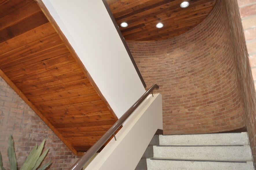 More Photos Of 17150 Butte Creek Rd, Houston Office Residential For Lease
