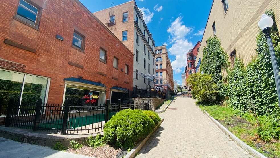 More Photos Of 61 N Pearl St, Albany Apartments For Lease