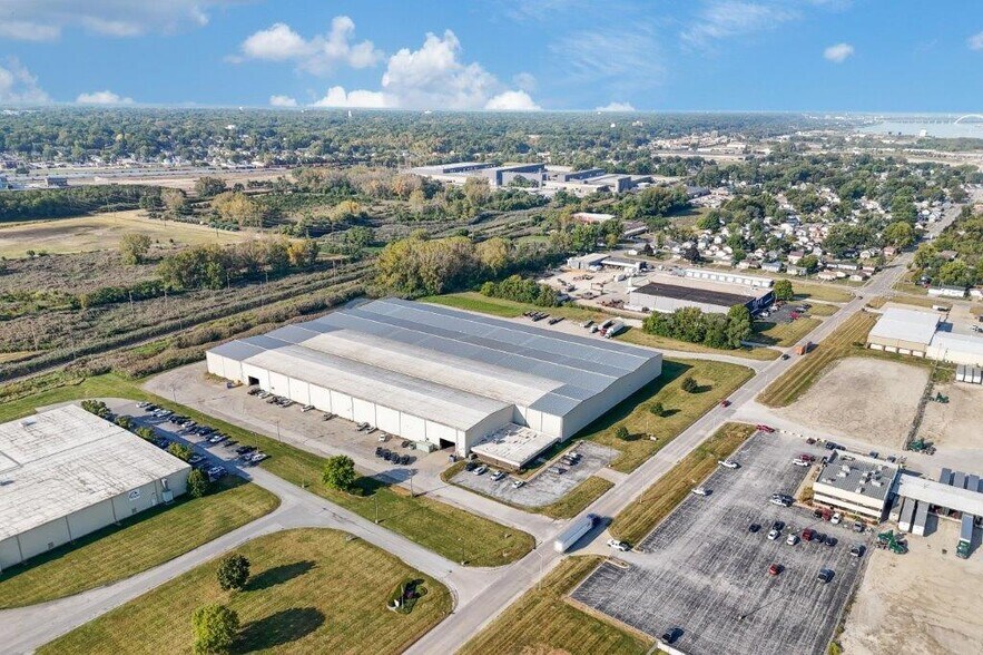 More Photos Of 2930 Morton Dr, East Moline Warehouse For Lease
