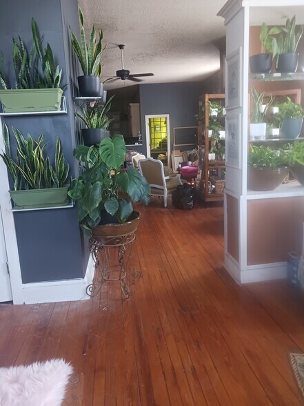 More Photos Of 106 W Anderson St, Selma Storefront Retail Residential For Sale