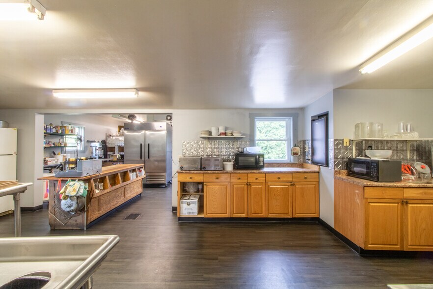 More Photos Of 585 US Route 5, Coventry Specialty For Sale