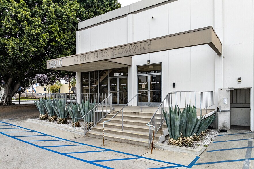 More Photos Of 15910-15912 Valley View Ave, La Mirada Warehouse For Lease