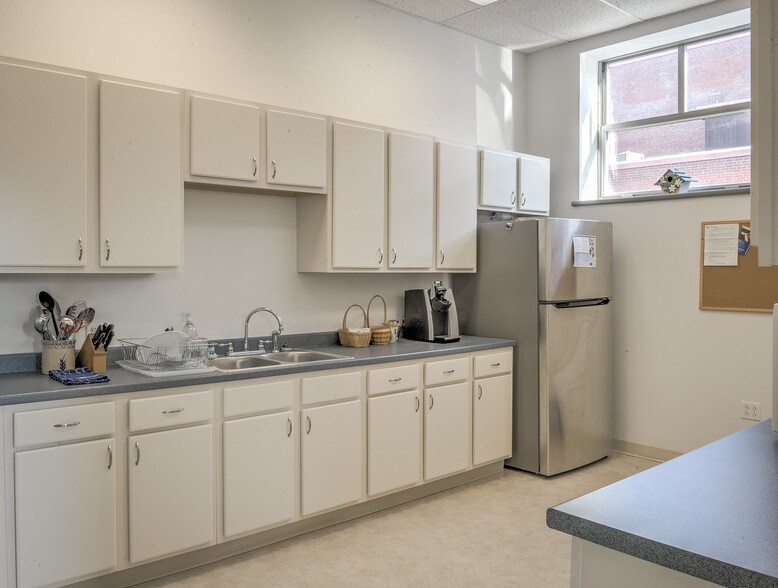 More Photos Of 42-46 Main St, Keene Loft Creative Space For Lease