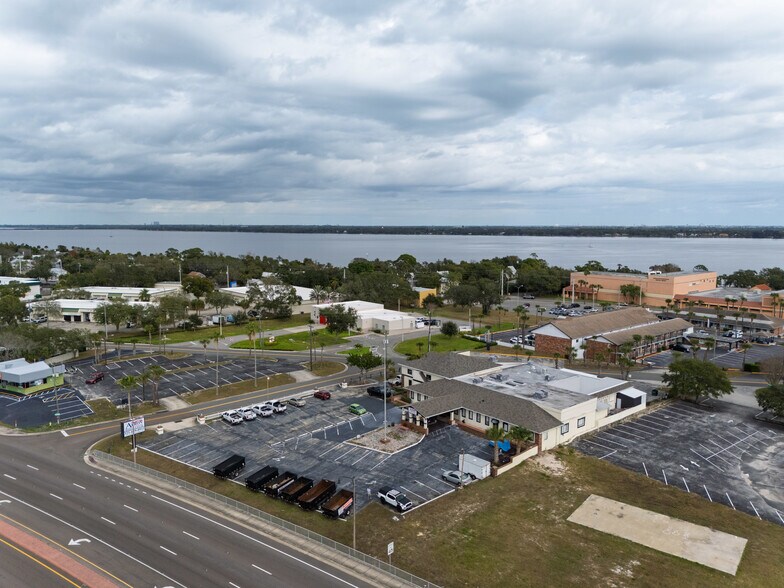 More Photos Of 300 N Cocoa Blvd, Cocoa Restaurant For Lease