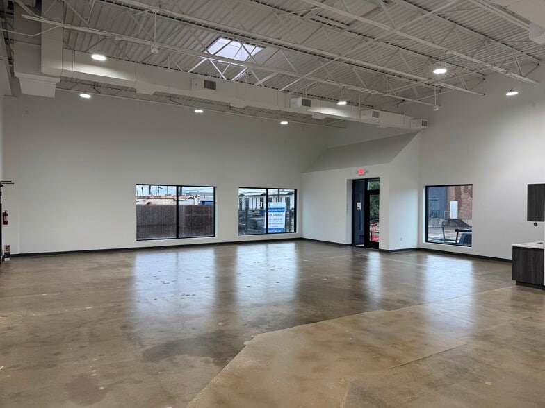 More Photos Of 4746 Memphis St, Dallas Light Distribution For Lease