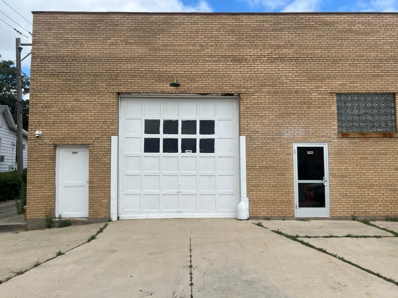 More Photos Of 7829-7839 W Grand Ave, Elmwood Park Warehouse For Lease