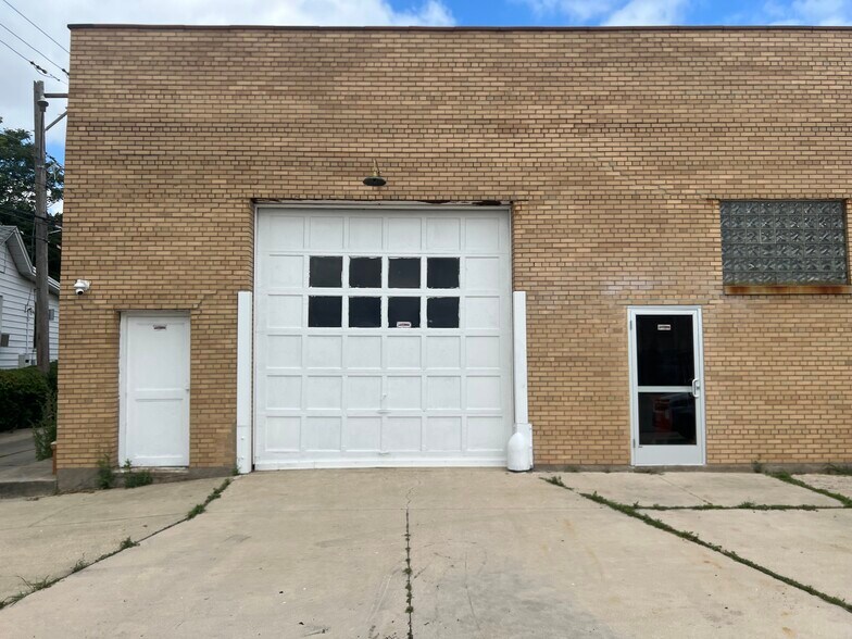 More Photos Of 7829-7839 W Grand Ave, Elmwood Park Warehouse For Sale