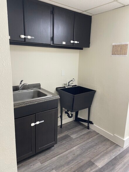 More Photos Of 8603 N New Braunfels Ave, San Antonio Medical For Sale