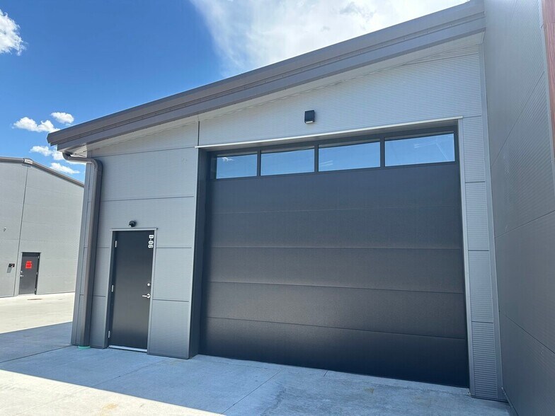 More Photos Of 7542 S Potomac St, Centennial Flex For Lease