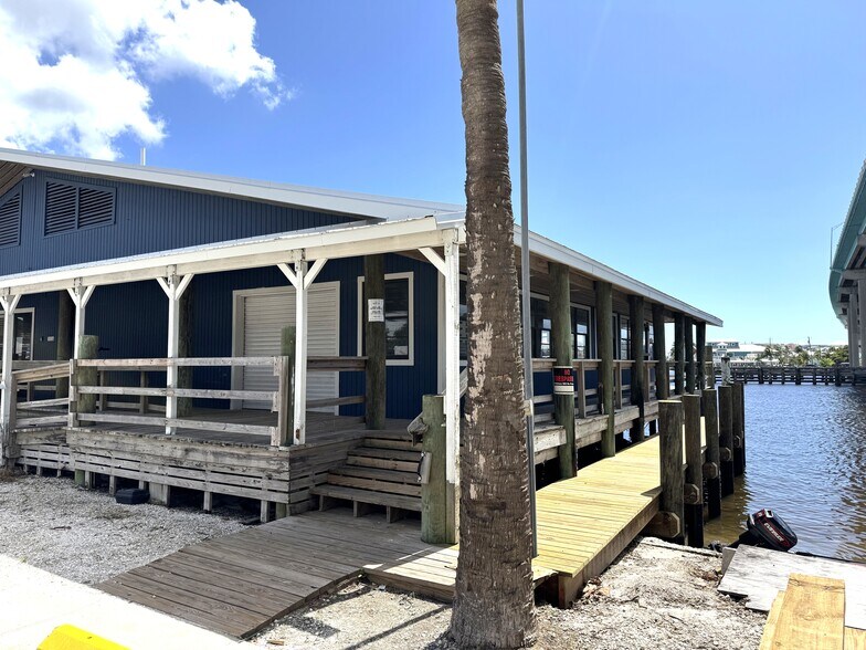 More Photos Of 700 Fishermans Wharf, Fort Myers Beach Office For Sale