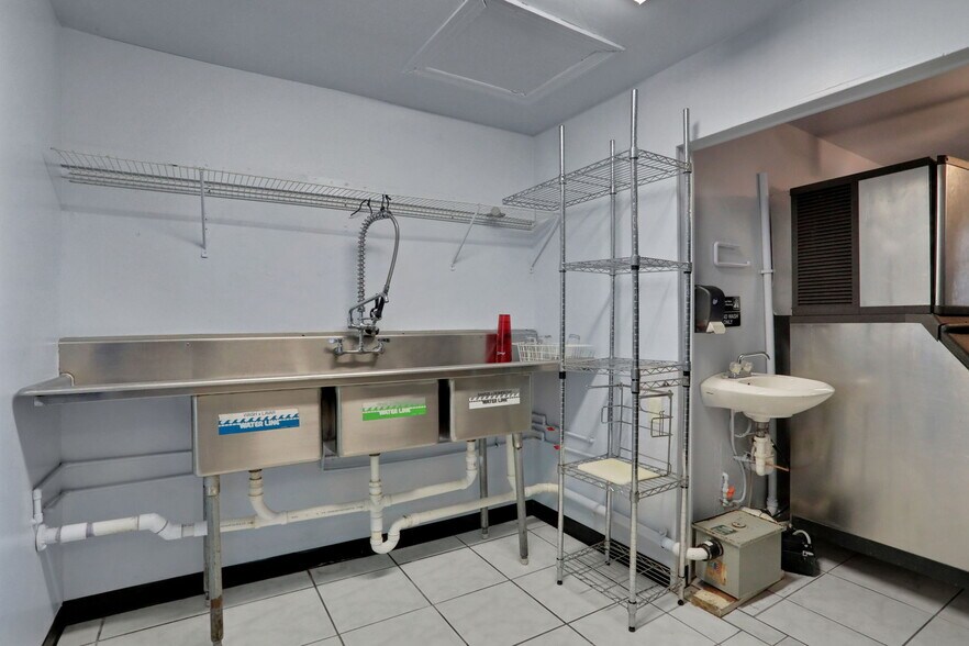 More Photos Of 413 Elm St, Welaka Freestanding For Sale