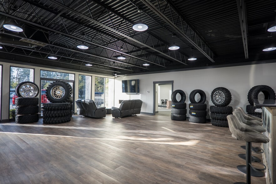 More Photos Of 1201 N Ashley St, Valdosta Auto Repair For Sale