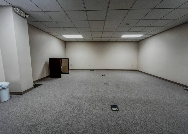 More Photos Of 2400 S Main St, Corbin Flex For Sale