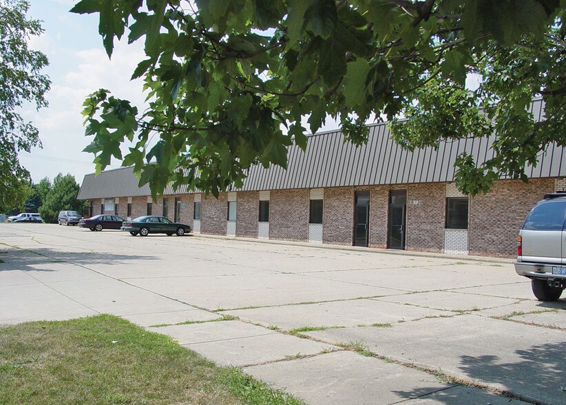 More Photos Of 18711-18739 E 14 Mile Rd, Clinton Township Manufacturing For Lease