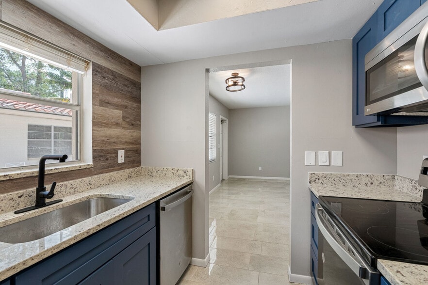 More Photos Of 3960 12th St, Saint Petersburg Apartments For Sale