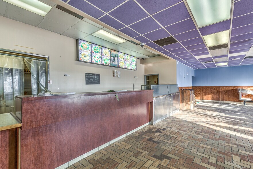 More Photos Of 6125 Natural Bridge Ave, Saint Louis Bar For Lease