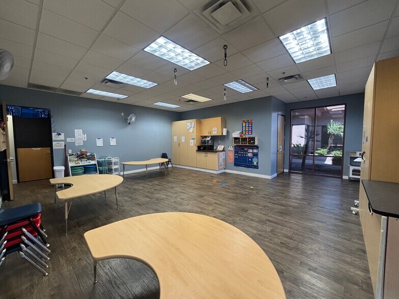 More Photos Of 1830 S Alma School Rd, Mesa Medical For Sale